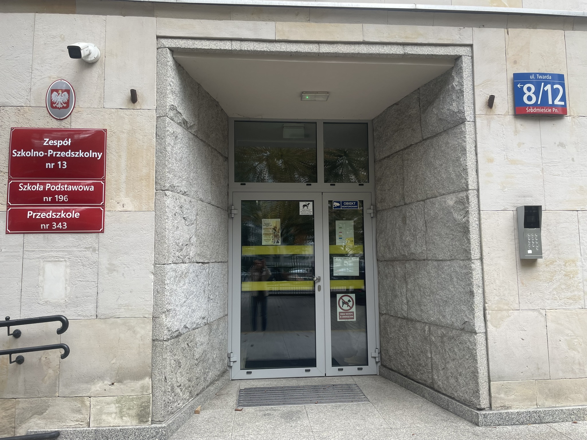 Wejście szkoły