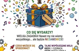Plakat informujący o szkolnych obchodach Dnia Dziecka z niespodziankami, zabawami i atrakcjami dla uczniów.