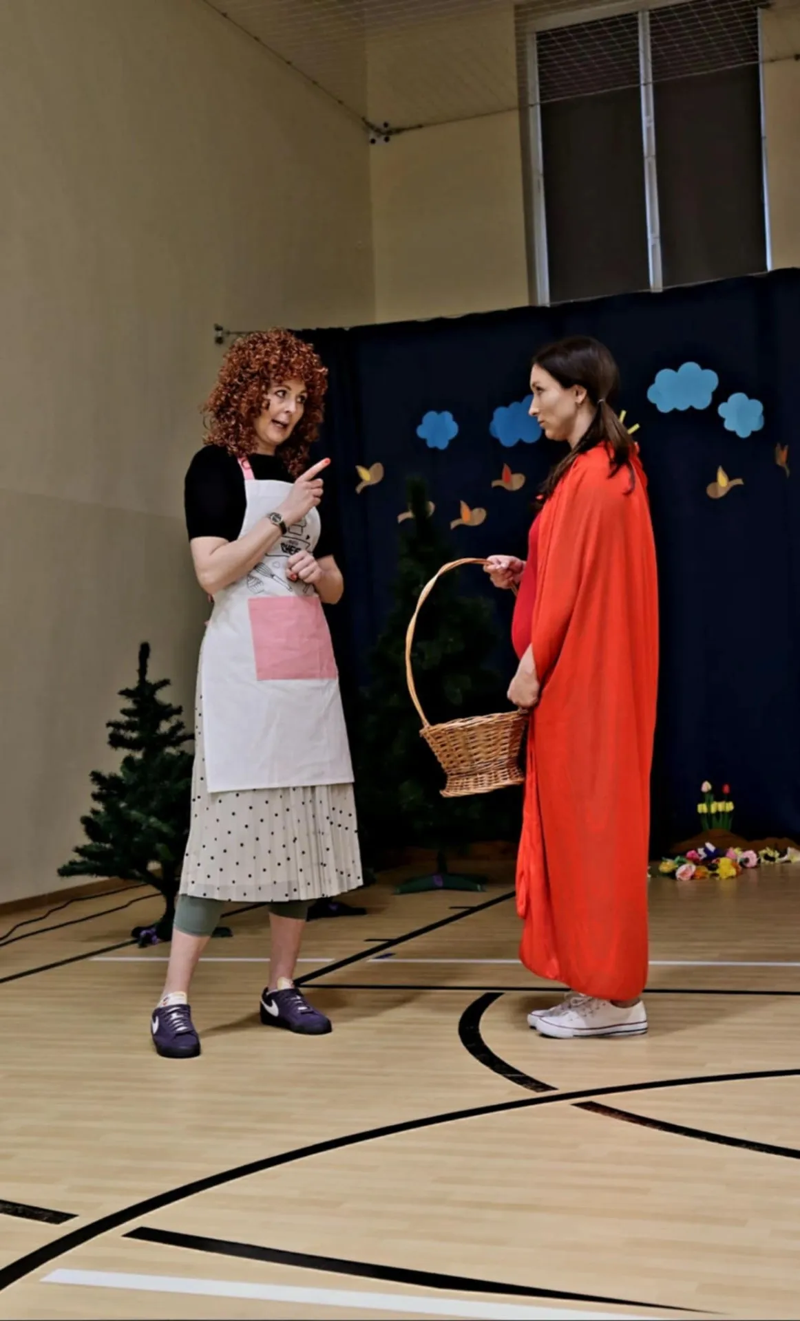 Rodzice przedszkolaków na scenie