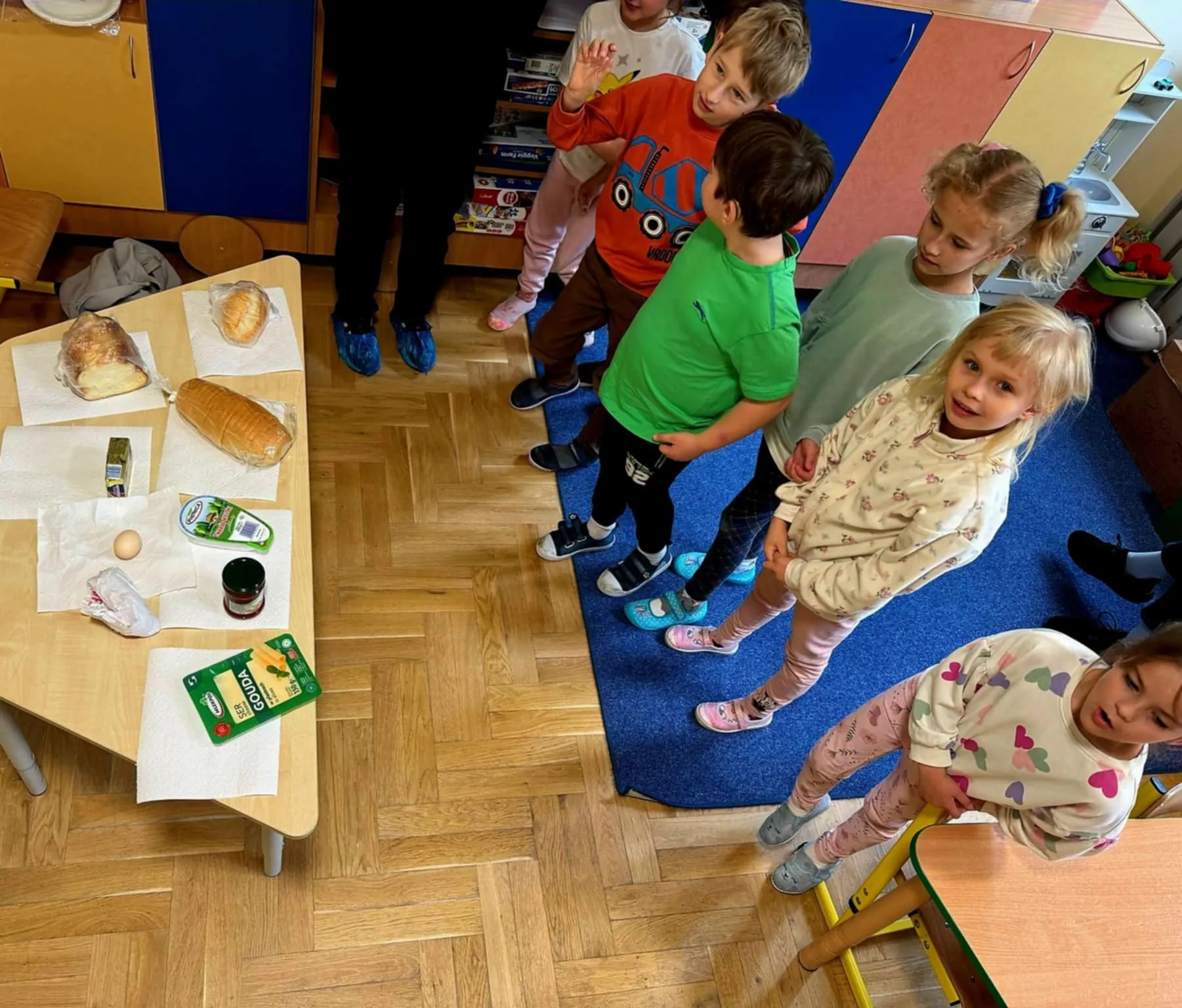 Odwiedziny studentów w przedszkolu