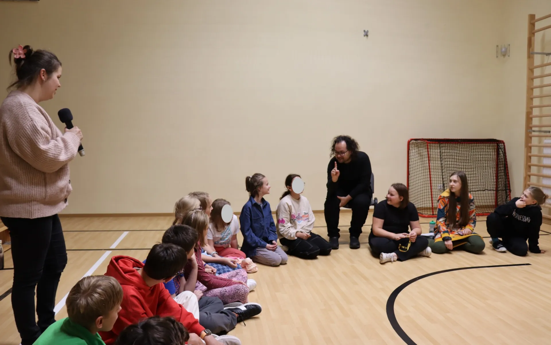 Międzynarodowy Dzień Głuchych i Języka Migowego - spotkanie z niesłyszącym aktorem