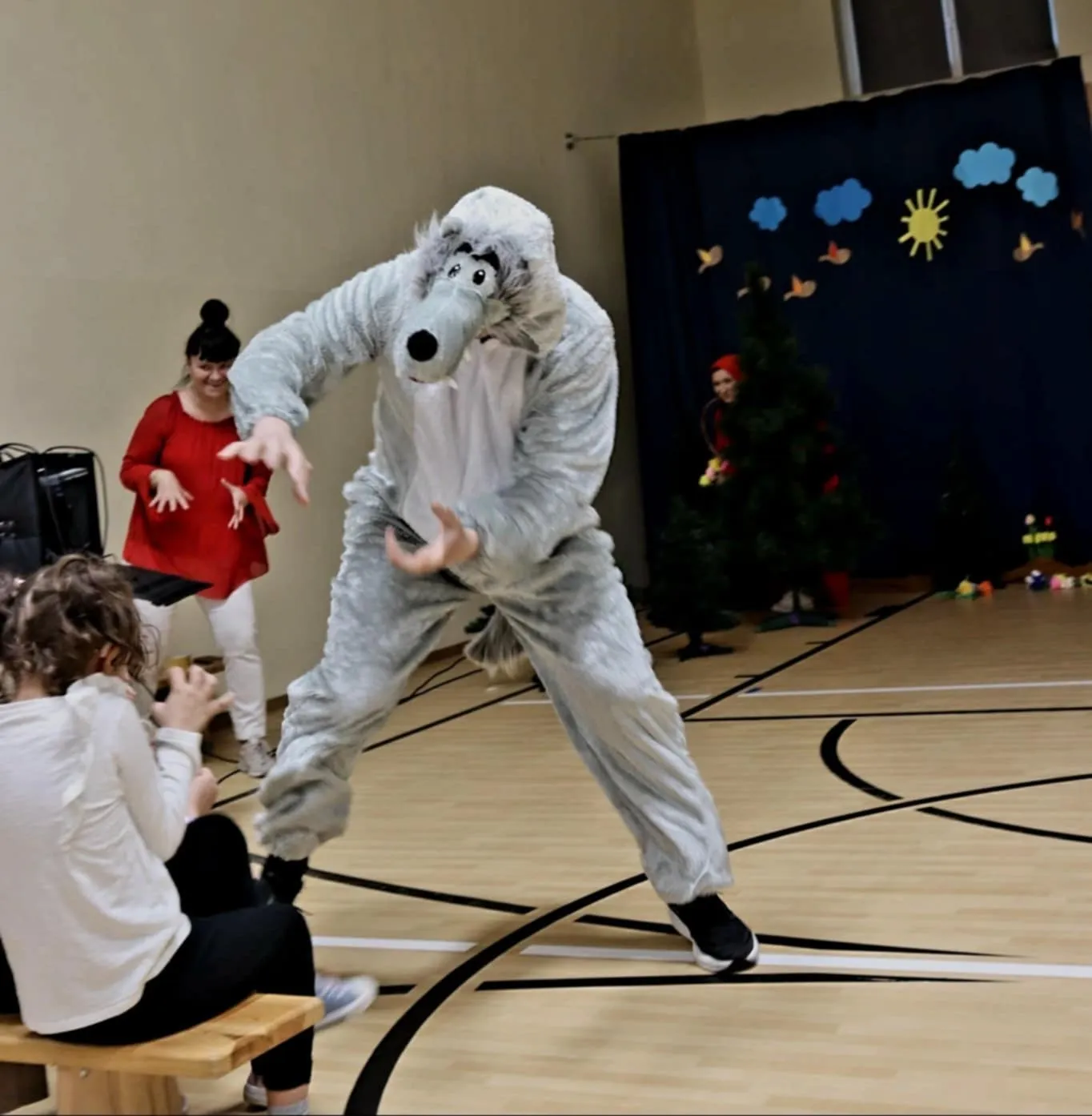 Rodzice przedszkolaków na scenie