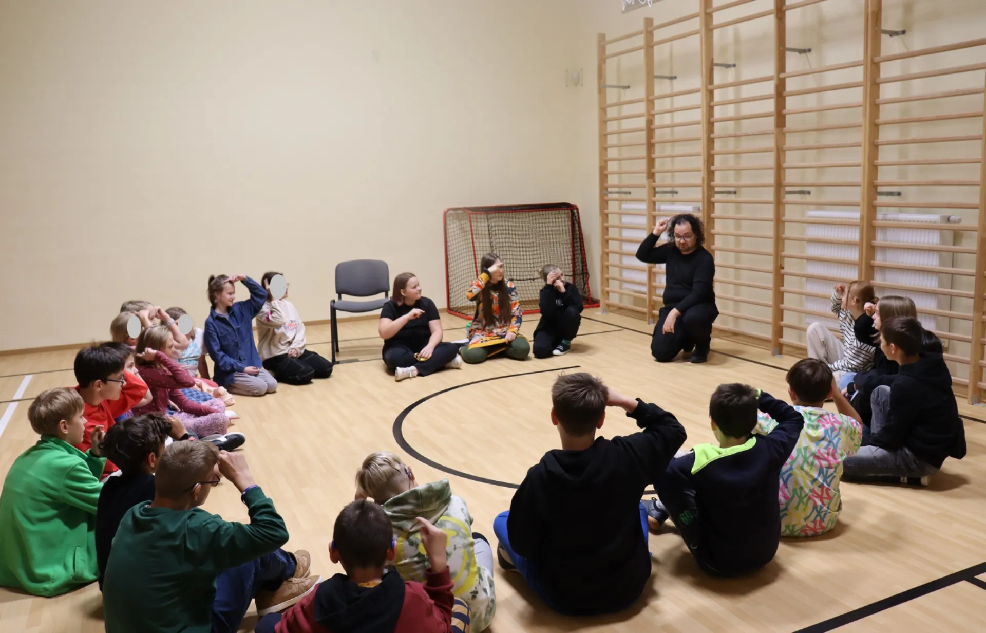 Międzynarodowy Dzień Głuchych i Języka Migowego - spotkanie z niesłyszącym aktorem