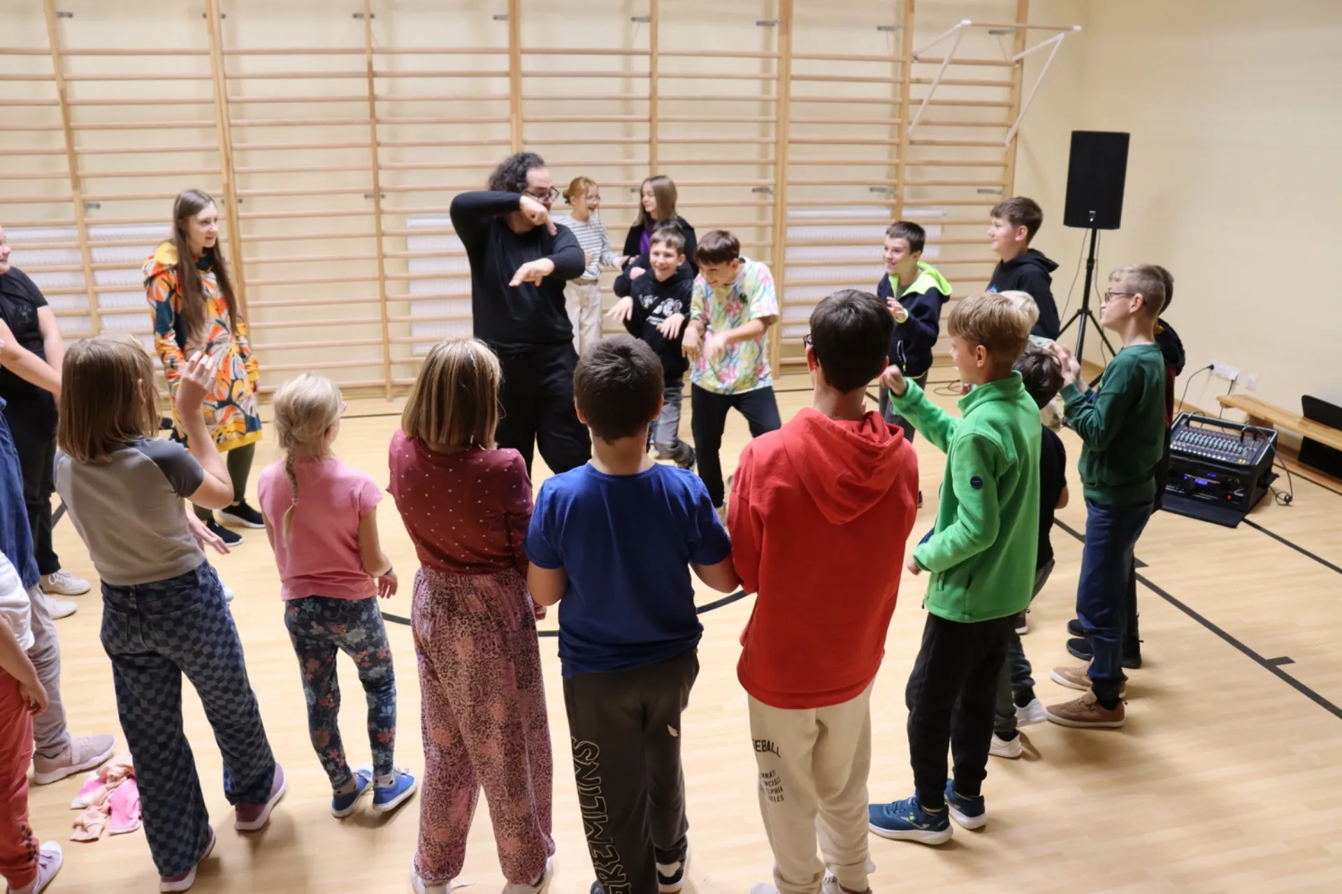 Międzynarodowy Dzień Głuchych i Języka Migowego - spotkanie z niesłyszącym aktorem