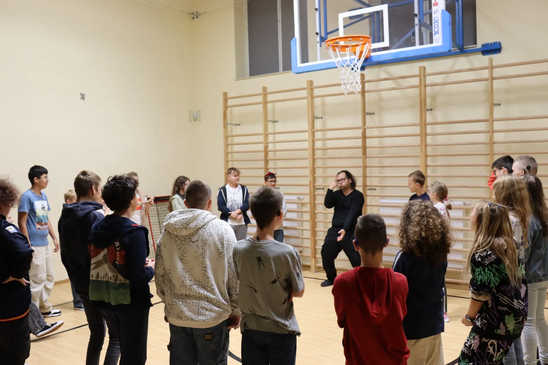 Międzynarodowy Dzień Głuchych i Języka Migowego - spotkanie z niesłyszącym aktorem