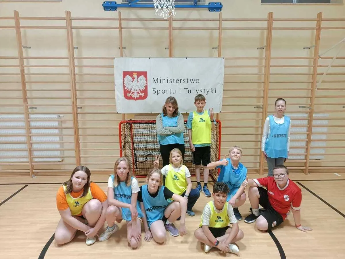 Uczniowie biorący udział w turnieju