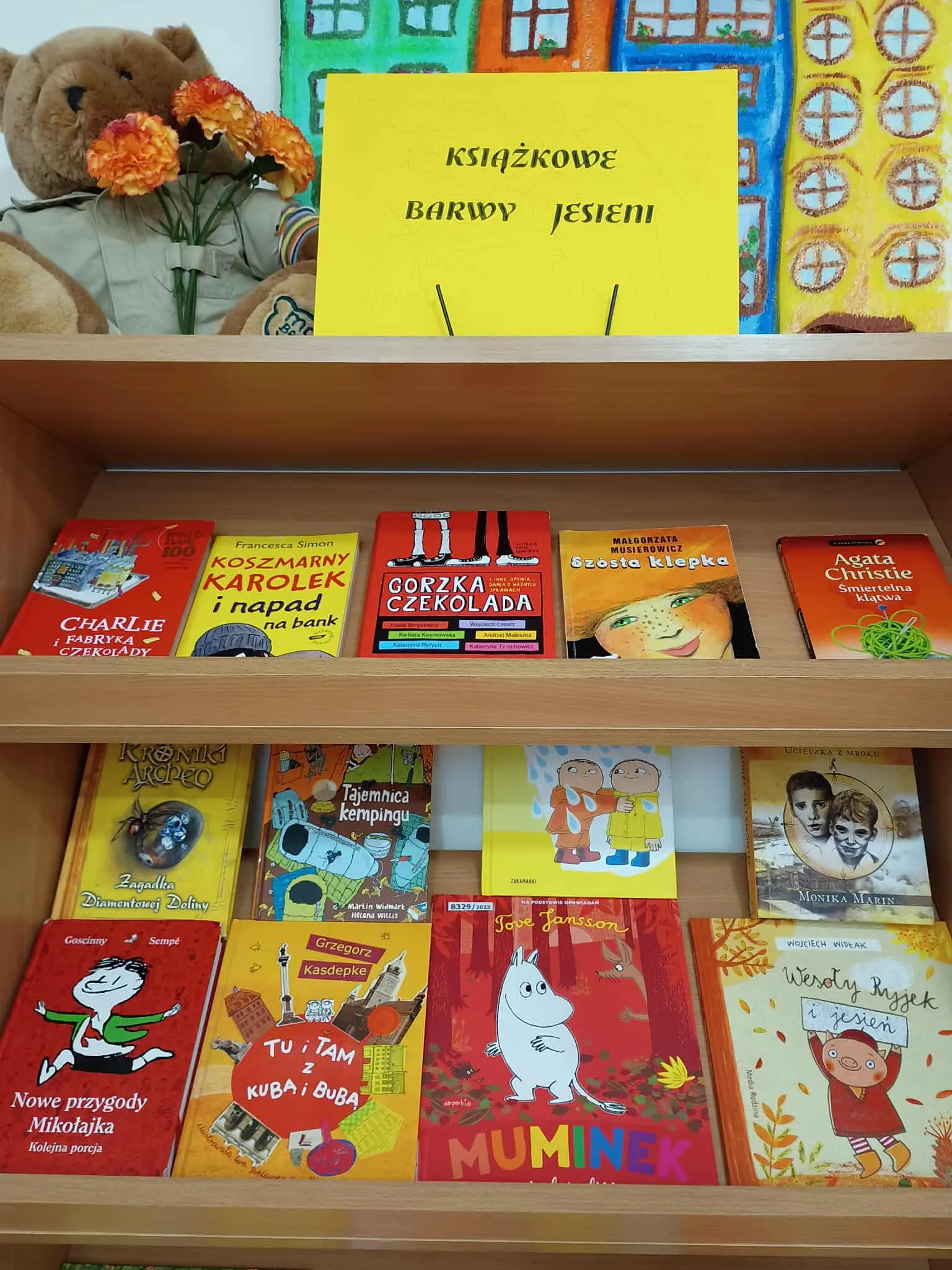 Regał z książkami