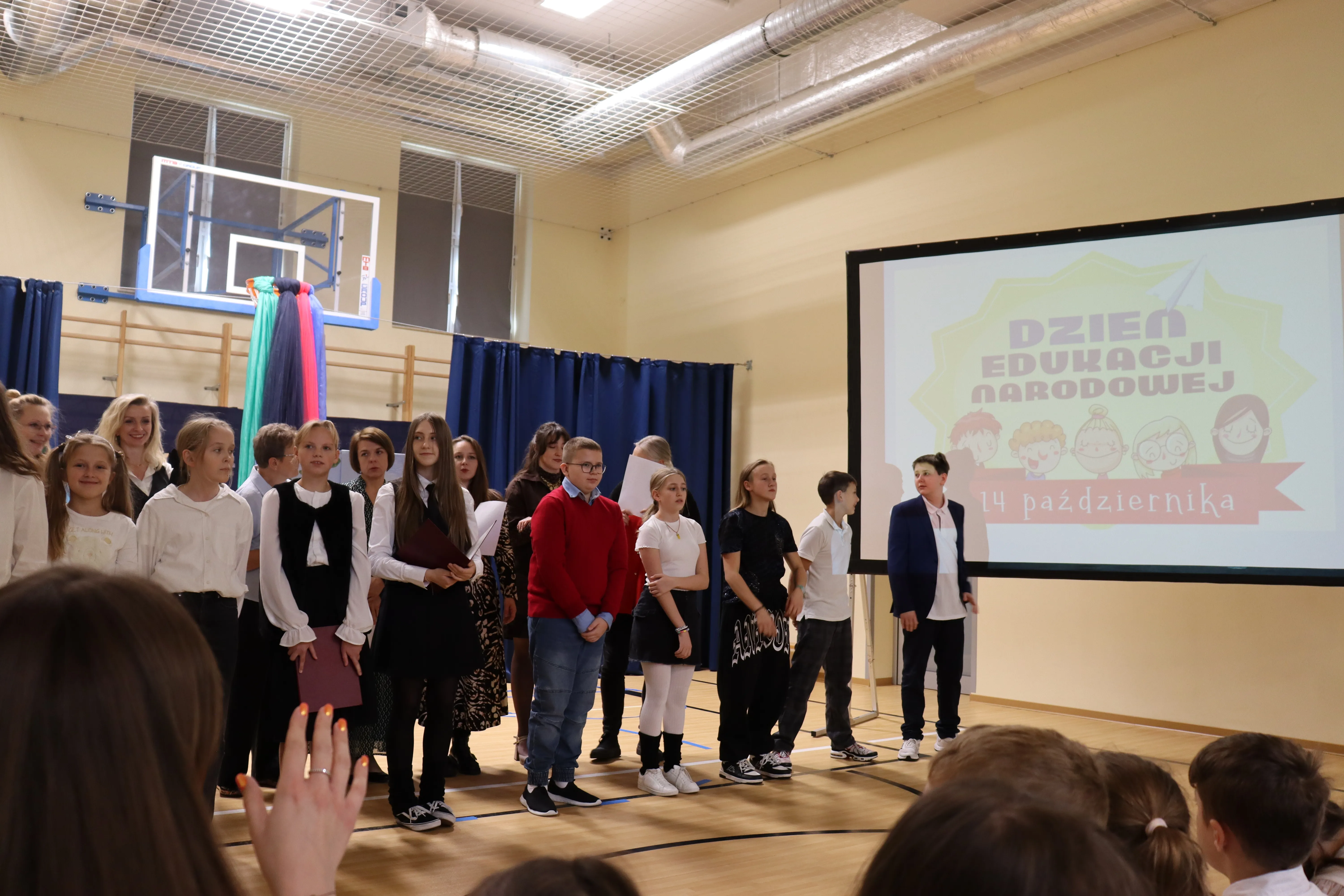 Uczniowie podczas przedstawienia 