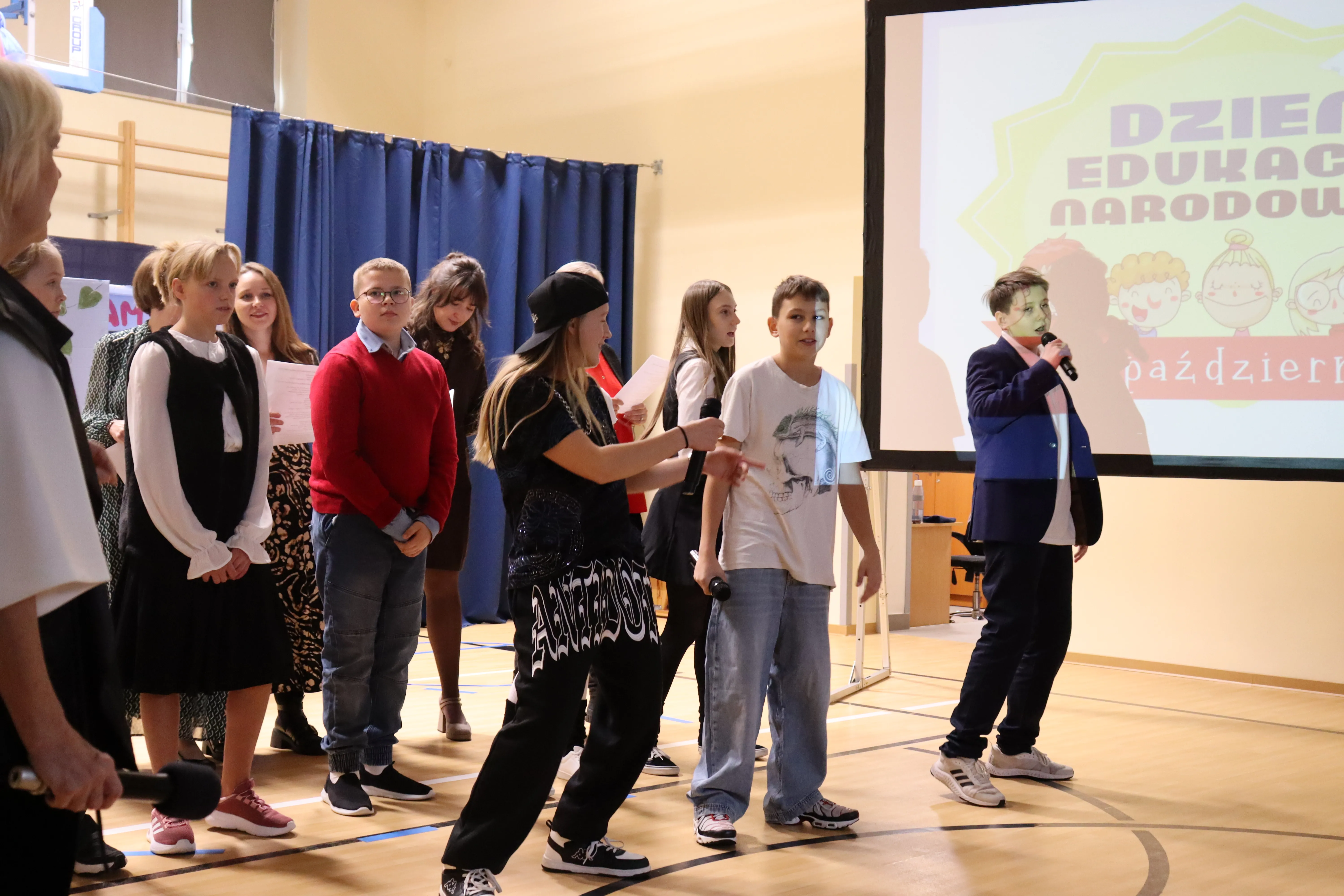 Uczniowie podczas występu 