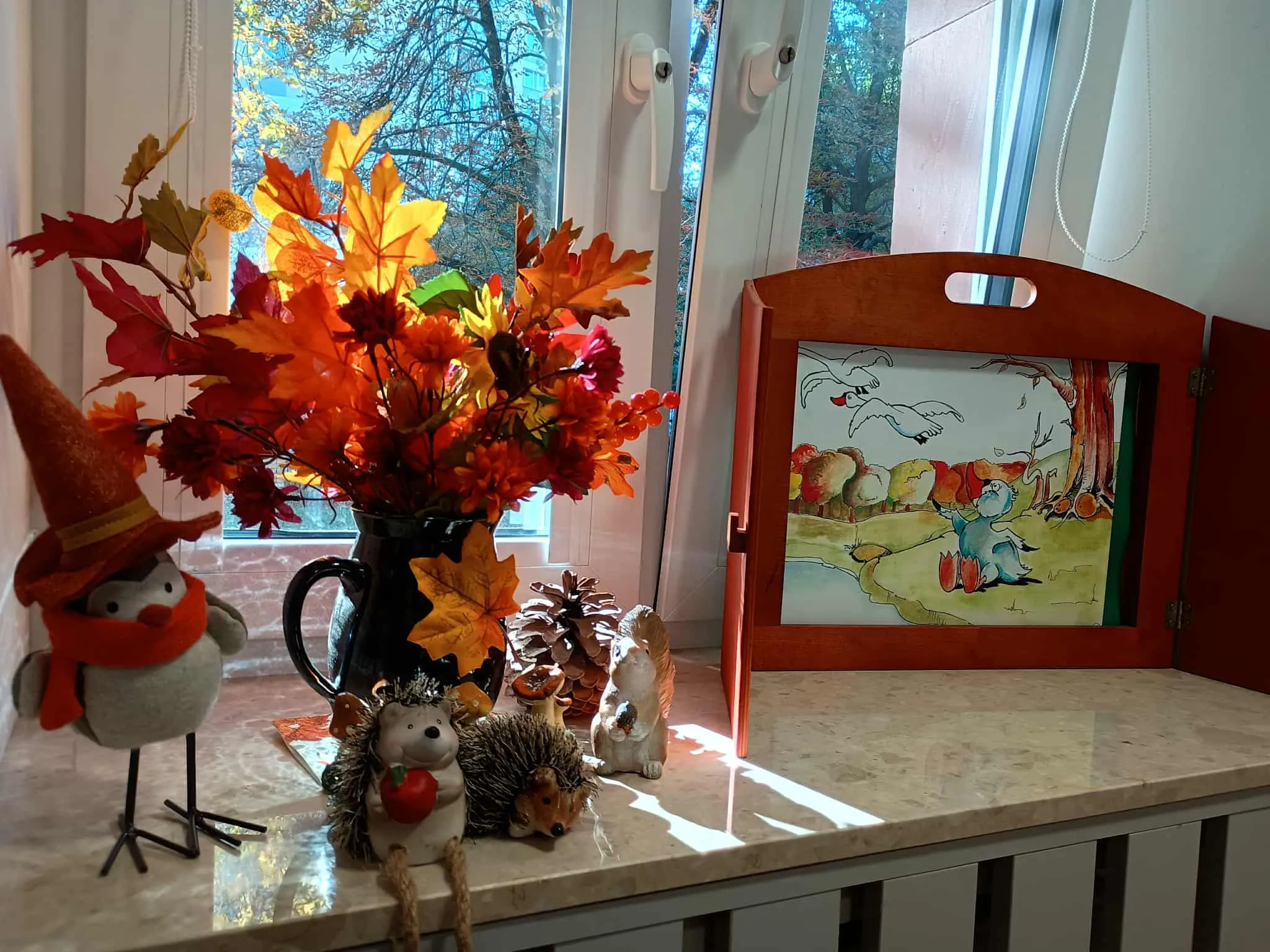 Ozdoba jesienna na parapecie