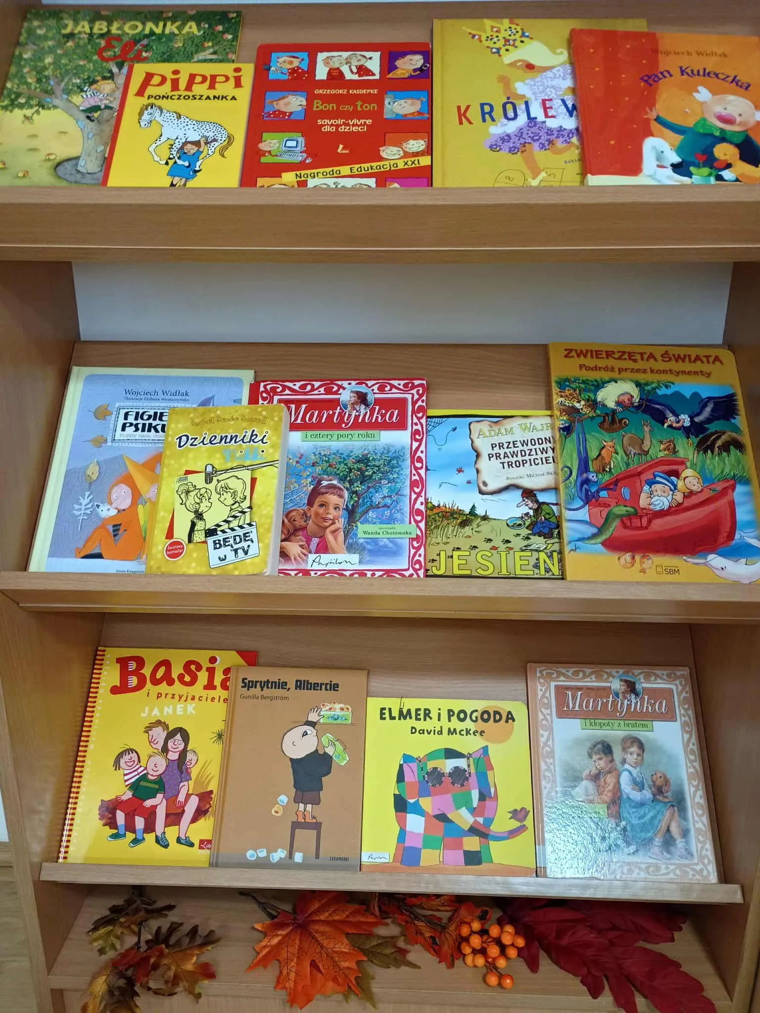 Regał z książkami