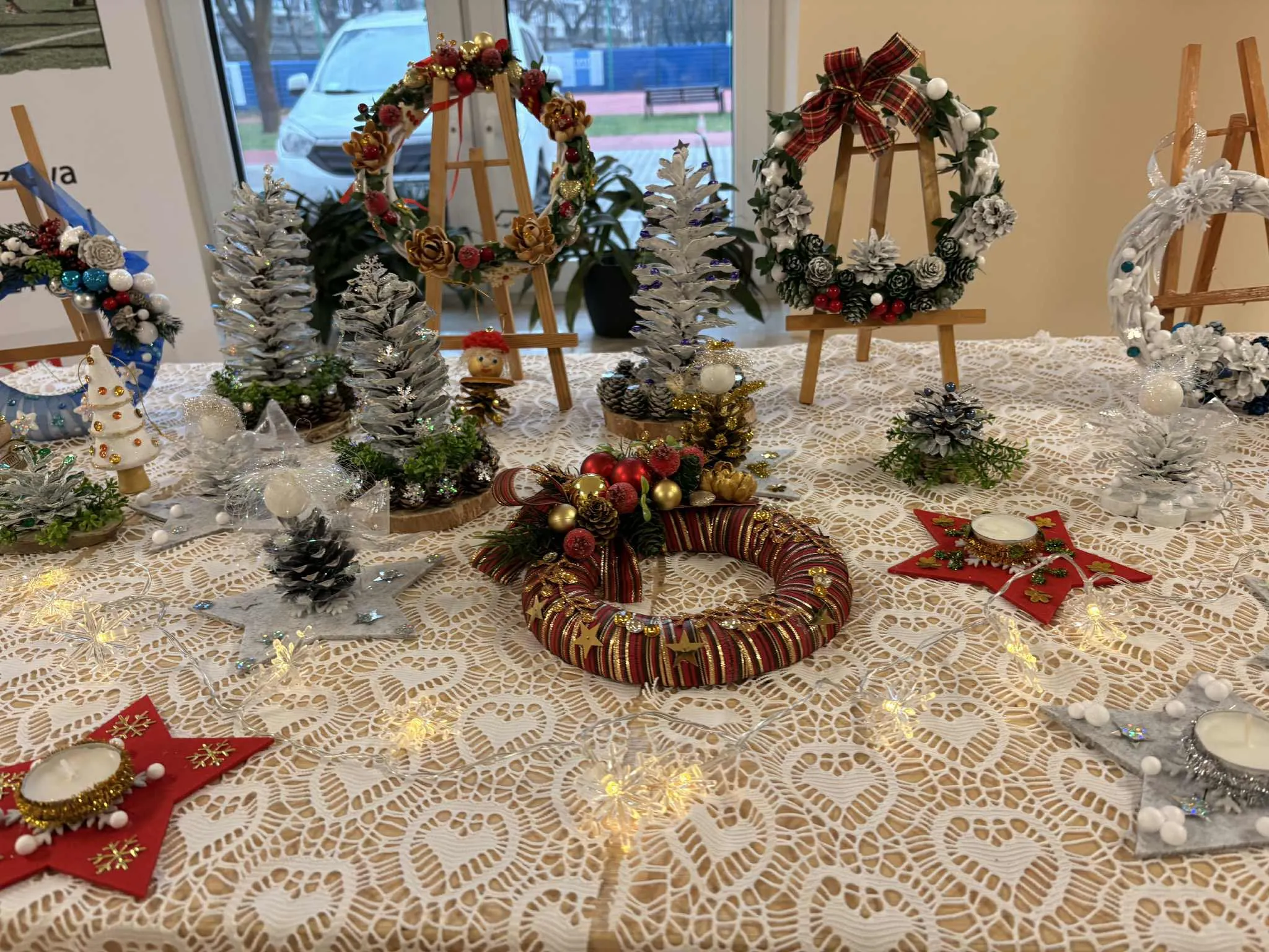 zdjęcia prac wystawionych na kiermasz bożonarodzeniowy 