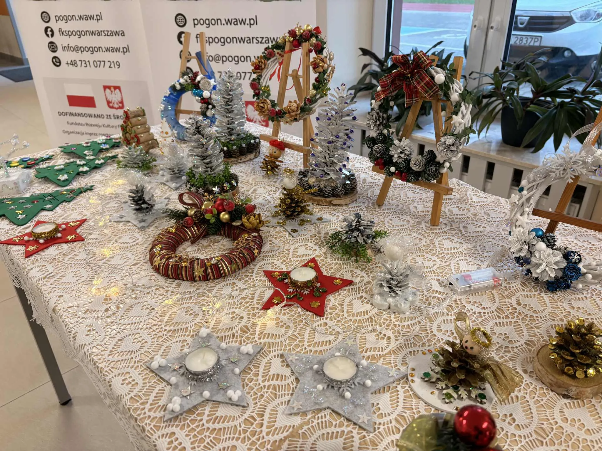 zdjęcia prac wystawionych na kiermasz bożonarodzeniowy 