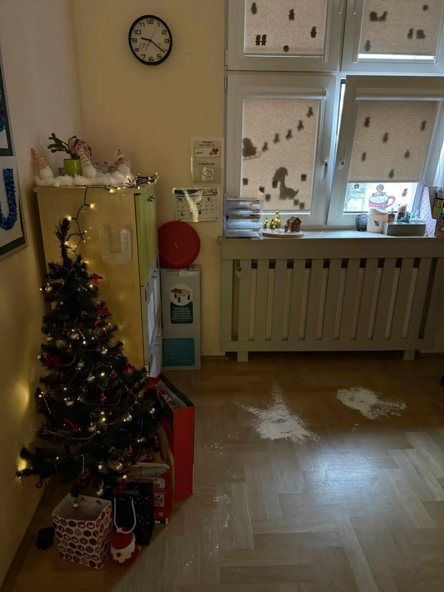 Ubrana choinka w klasie