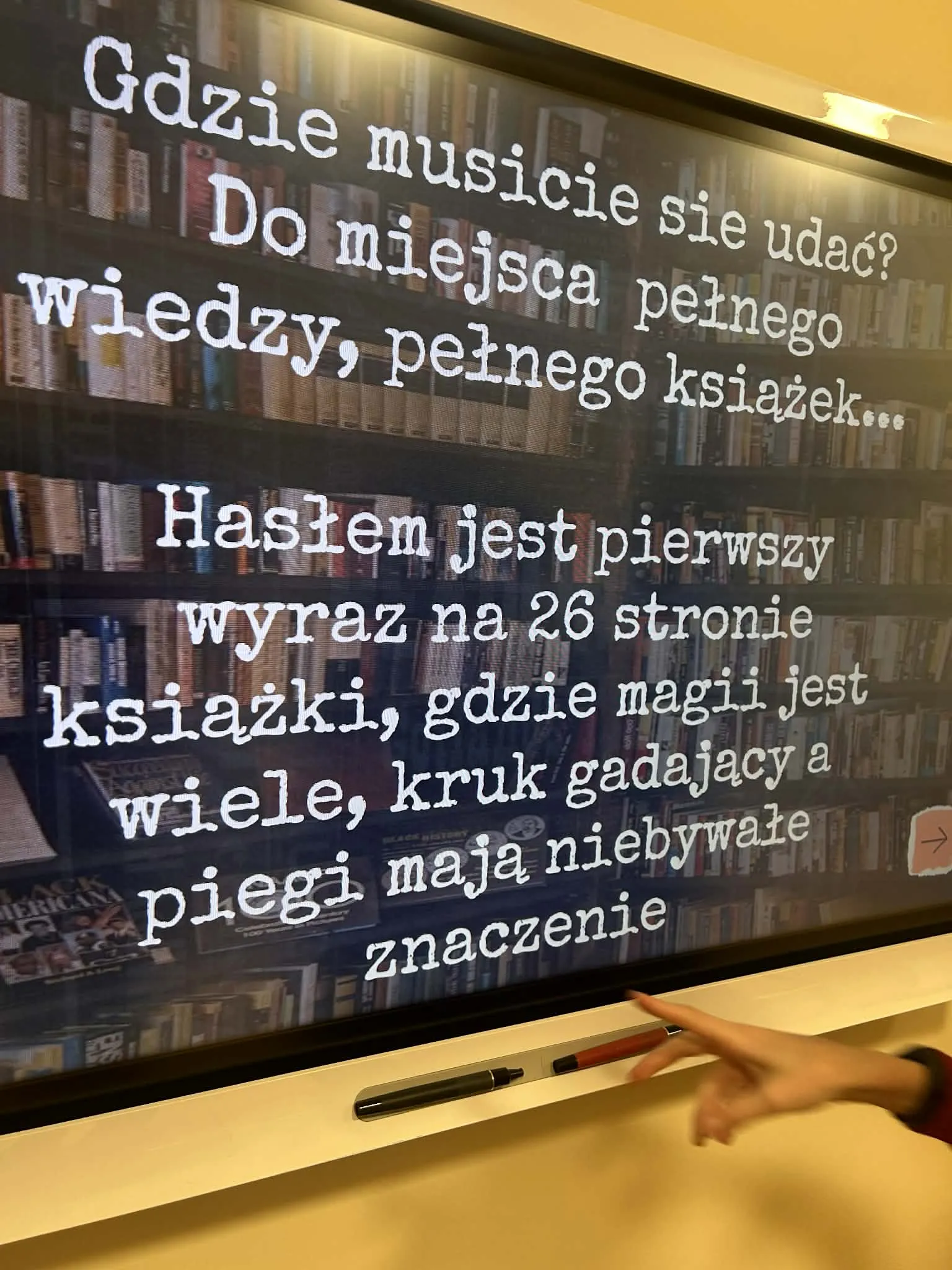 zadanie z escape room wyświetlone na tablicy