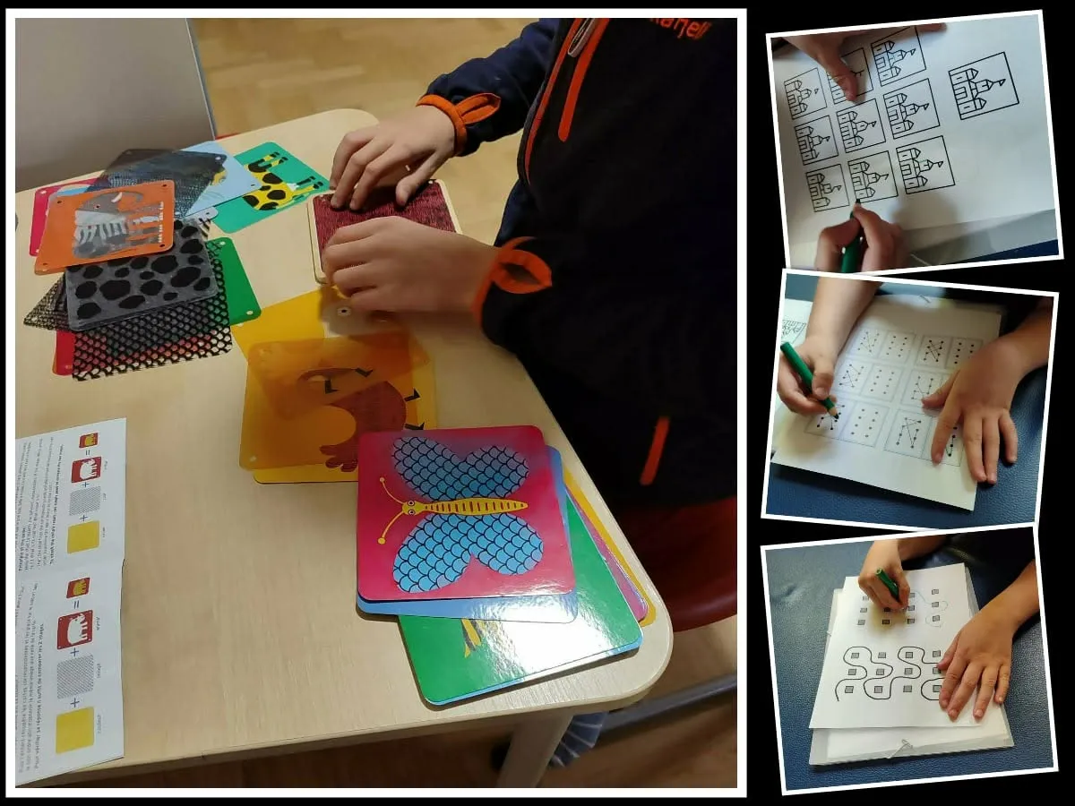 Dziecko układa kolorowe elementy mozaiki na stoliku, dopasowując wzory z kart pracy.