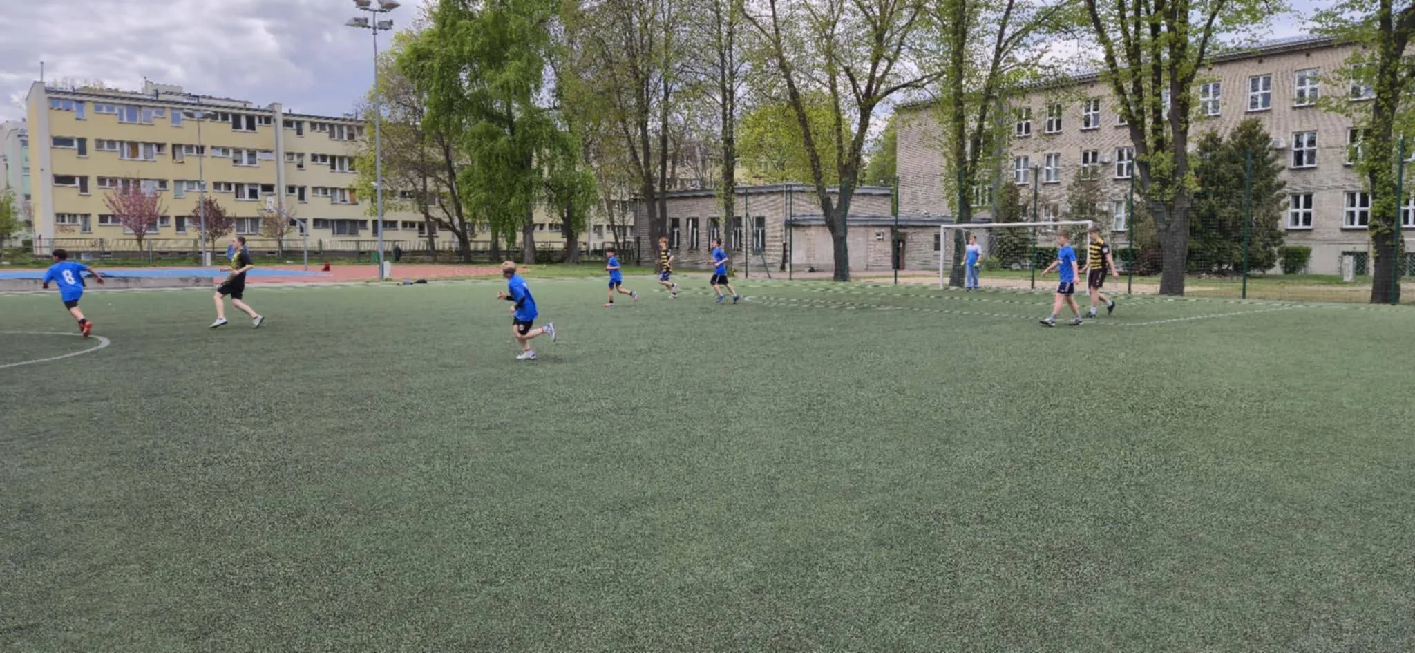 zdjęcie z meczu piłki nożnej z reprezentacją naszej szkoły