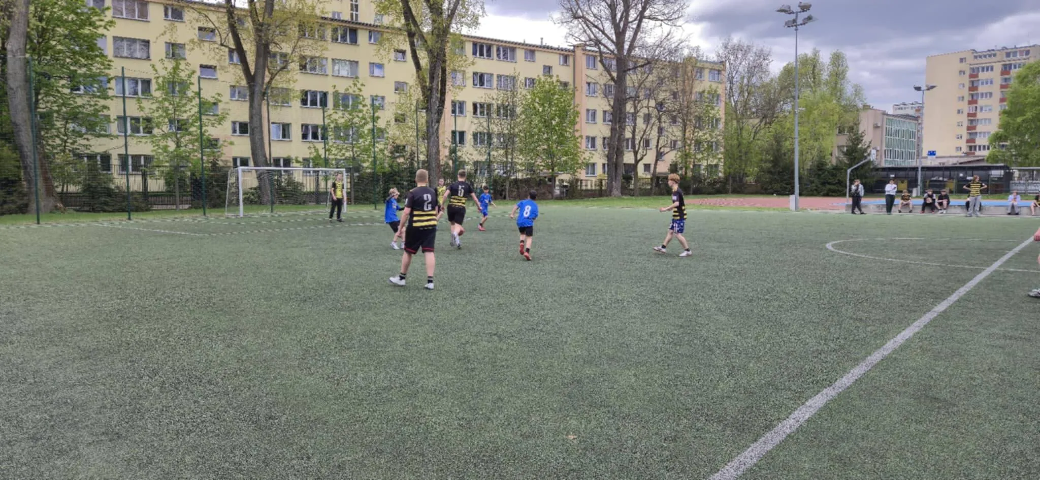zdjęcie z meczu piłki nożnej z reprezentacją naszej szkoły